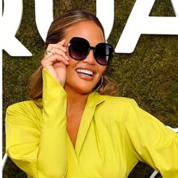 Quay Australia x Chrissy Teigen Gold Dust Sunglasses Black/ Gold NWT - Picture 2 of 13